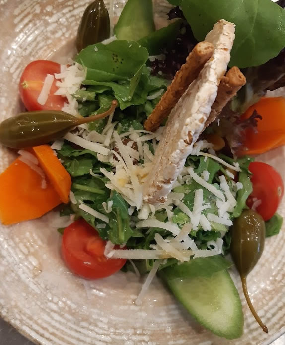 PEYNİRLİ VAN SALATA